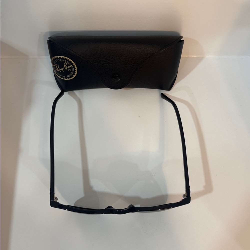 Ray-Ban Black Sunglasses with Polarized Lenses - Picture 2 of 5